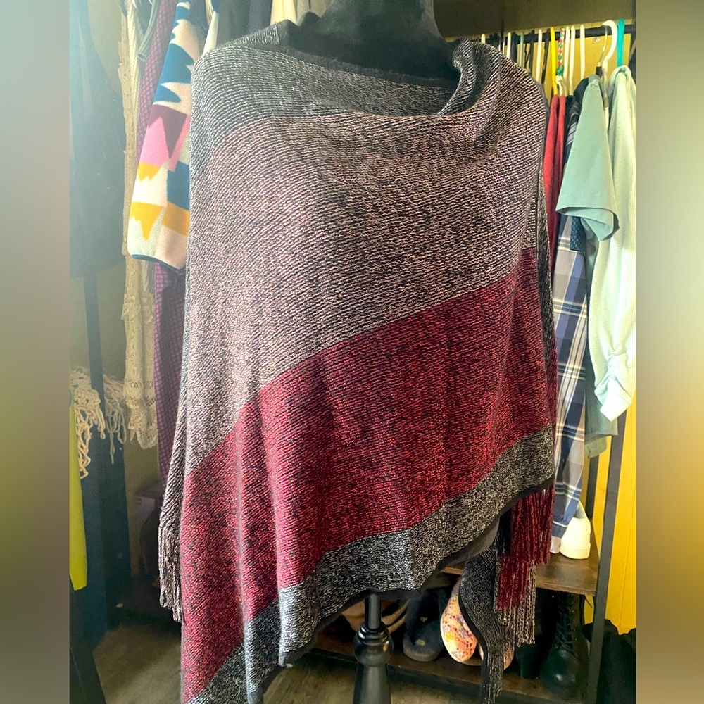 Off shoulder Knit silvery red poncho